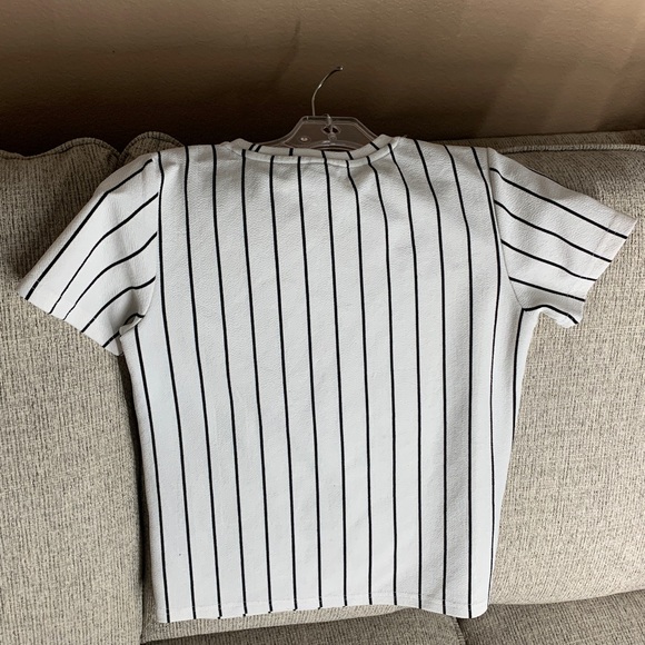 Sz 9y SHEIN girls Cream and Black Striped Kids T-Shirt - Picture 14 of 17